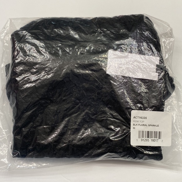 (B29) ASTR the Label Remi Puff Sleeve Black Floral Sparkle Top, Size M, NWT - Picture 14 of 16